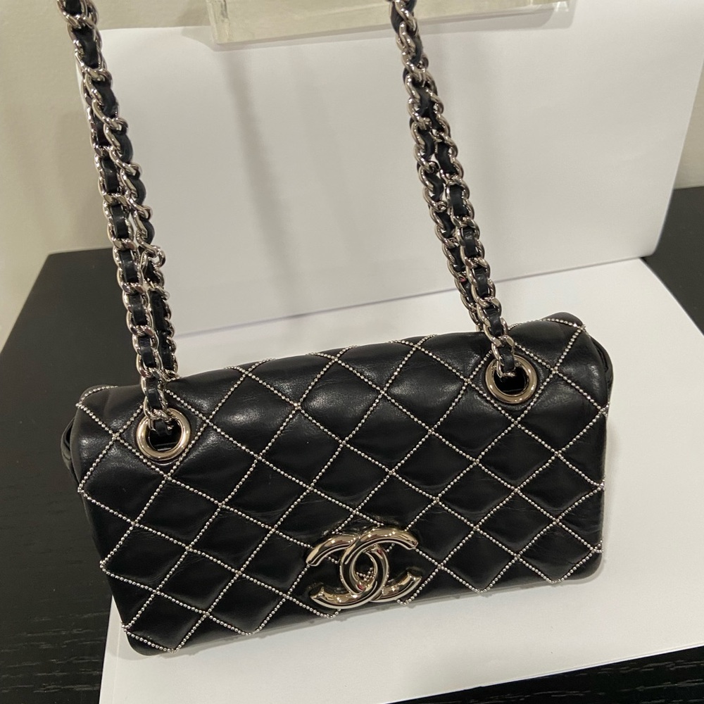 Rare and Limited Edition🔥🔥 Chanel diamond Quils - Picture 4 of 13